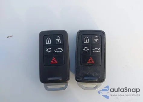 2016 Volvo Xc60 T6 Drive-E R-Design Platinum z USA, uszkodzony, nr VIN YV449MRS6G2923534